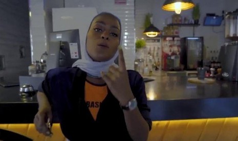 Rapper Wanita Saudi Ditanyai karena Video Musik tak Berizin. Rapper wanita Arab Saudi, Bint Makkah.