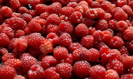 Raspberry, buah yang kaya kandungan mangan dan serat.