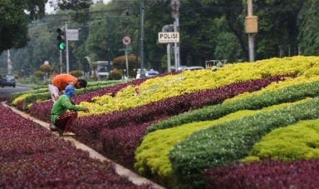 Rasulullah telah mencontohkan silaturahmi dan menjalin hubungan keakraban dengan lingkungan sekitarnya.