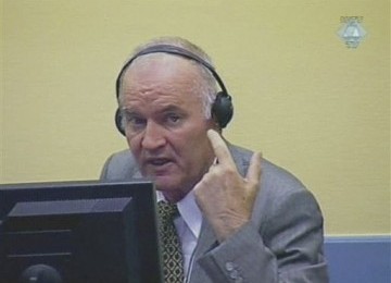 Ratko Mladic ketika membuat keributan di ruang sidang.