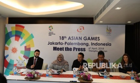 Ratna Irsana, Vice Director Media PR and Relation Inasgoc (dua kirk) yang menjadi perwakilan Inasgoc di Bhutan. Saat jumpa pers acara Asian Games 2018 OCA Fun Run ke-11 yang akan digelar di Bhutan,  Sabtu (7/4). 