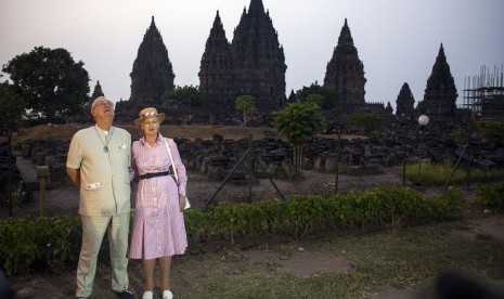 Ratu Margrethe dari Denmark saat berkunjung ke Yogyakarta, Indonesia (22/10).