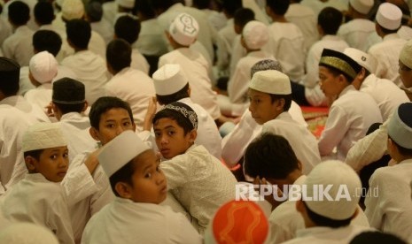 Tingginya angka yatim piatu akibat Covid-19 menjadi tanggung jawab bersama. Ilustrasi yatim piatu 