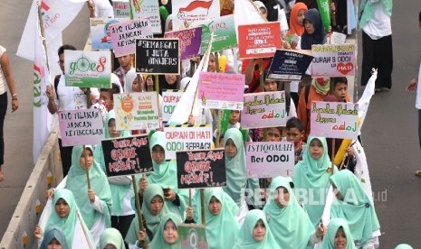  Ratusan anggota komunitas ODOJers melakukan pawai Tarhib Ramadhan menyambut datangnya bulan suci Ramadhan saat Hari Bebas Kendaraan Bermotor, Jakarta, Ahad (5/6). (Republika/ Wihdan)