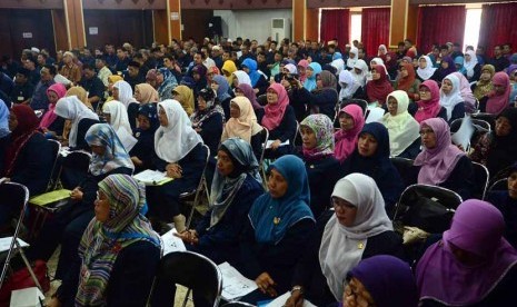 Guru Agama Dinilai Strategis Bendung Ideologi Transnasional. Foto ilustrasi: Ratusan guru agama mengikuti seminar kurikulum Pendidikan Agama Indonesia. (ilustrasi) 