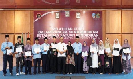 Ratusan guru dan pelajar mengikuti pelaksanaan program Sekolah Damai di Pondok Pesantren Darussalam, Blokagung, Banyuwangi, Rabu (15/5/2024) hingga Kamis (16/5/2024).