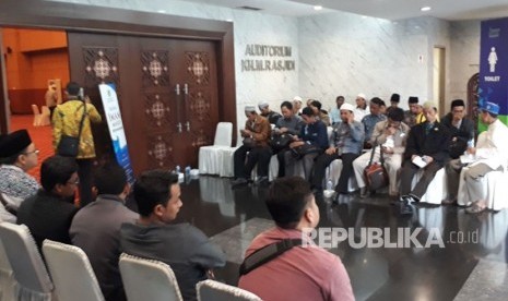  Ratusan hafiz mengikuti seleksi untuk menjadi imam masjid di luar negeri, khususnya di Uni Emirat Arab (UEA). Proses seleksi berlangsung di Auditorium KH M Rasjidi, Kantor Kemenag, Thamrin, Jakarta Pusat, Kamis (25/1). 