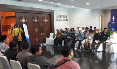 Ratusan hafiz mengikuti seleksi untuk menjadi imam masjid di luar negeri, khususnya di Uni Emirat Arab (UEA). Proses seleksi berlangsung di Auditorium KH M Rasjidi, Kantor Kemenag, Thamrin, Jakarta Pusat, Kamis (25/1).