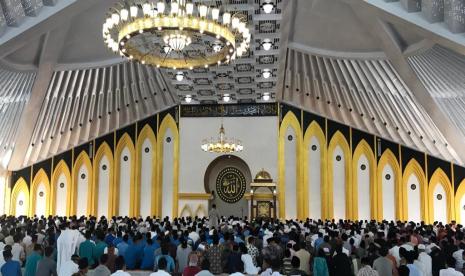 Ratusan jamaah ikuti ibadah Sholat Jumat pertama di Masjid Agung Dharmasraya (ilustrasi).Hari Jumat merupakan hari raya mingguan umat Islam yang istimewa 