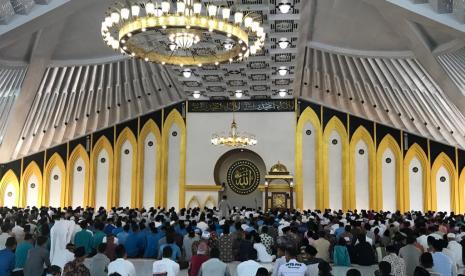 Ratusan jamaah ikuti ibadah Sholat Jumat pertama di Masjid Agung Dharmasraya