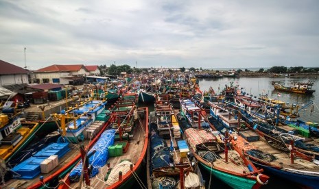 Ratusan Kapal Motor (KM) nelayan parkir di Tempat Pelelangan Ikan (TPI) Pusong, Lhokseumawe, Aceh. Ilustrasi.