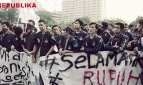 Ratusan mahasiswa gabungan menggelar aksi demo di depan Istana Negara (ilustrasi).