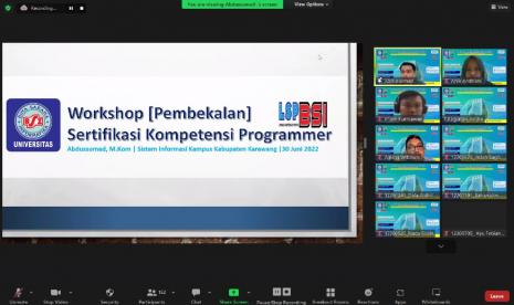 Ratusan mahasiswa Universitas Bina Sarana Informatika (BSI) mengikuti workshop sertifikasi kompetensi programmer secara daring melalui Zoom pada Kamis (1/7/2022).