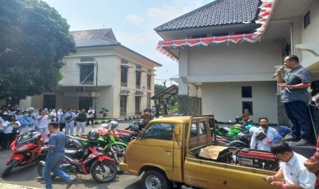  Ratusan nakes dan non-nakes honorer menggelar aksi di Gedung DPRD Kota Tasikmalaya, Kamis (28/7/2022). Aksi itu dilakukan untuk meminta kejelasan nasib mereka ketika status honorer dihapus. 