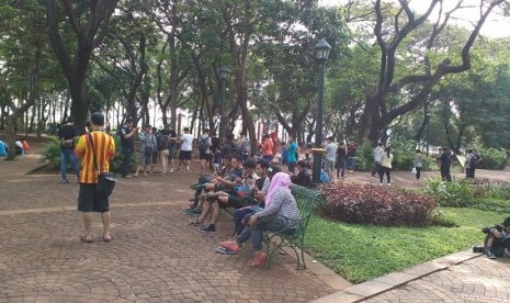 Ratusan Orang Serbu Monas Cari Pokemon