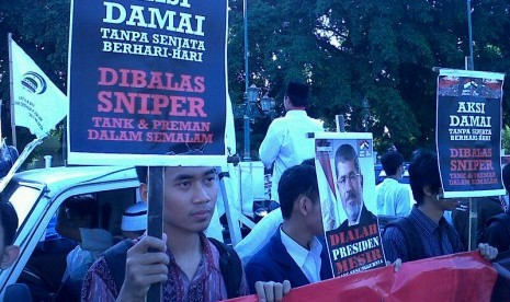 Ratusan pemuda Islam Yogyakarta menggelar aksi keprihatinan Mesir, Selasa (30/7)