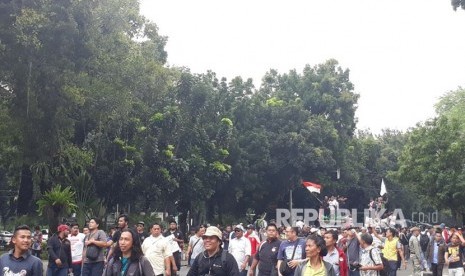 Ratusan Pengemudi Taksi Daring dari berbagai kelompok mulai mendatangai Kementerian Perhubungan (Kemenhub) untuk melakukan aksi demo menolak PM 108 Tahun 2017, Senin (29/1). 