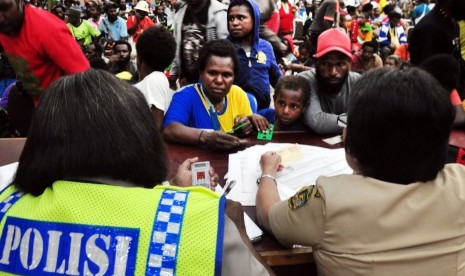 Ilustrasi Pengungsi Timika. Menteri Dalam Negeri, Tito Karnavian, mengaku sudah berkomunikasi dengan pemerintah daerah di Papua untuk memfasilitasi pengungsi yang ada di Timika, Papua.