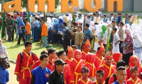 Ratusan peserta pawai taaruf yang diprakarsai Muhammadiyah padati Lapangan Merdeka Ambon, Provinsi Maluku, Kamis (23/2) pagi. 