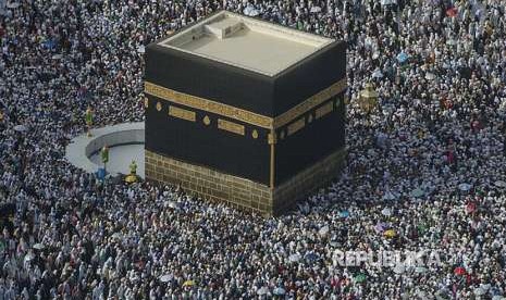 Ratusan ribu jamaah haji dari berbagai negara melaksanakan tawaf wada di Masjid Haram, Makkah, Kamis (23/8) waktu setempat. Selanjutnya mereka berangsur-angsur akan kembali ke tanah air masing