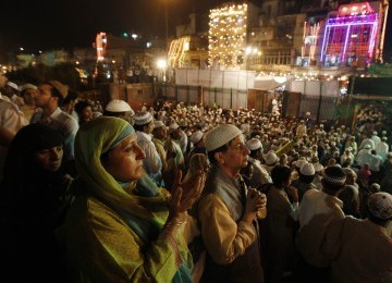 Ratusan ribu kaum muslim India di New Delhi berdoa, Ahad, 27 Maret 2011