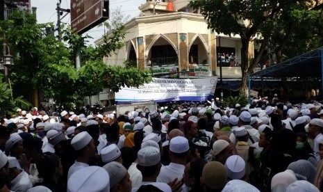 Ratusan ribu umat Islam yang hadir di Haul Habib Ali, Ahad (30/12).