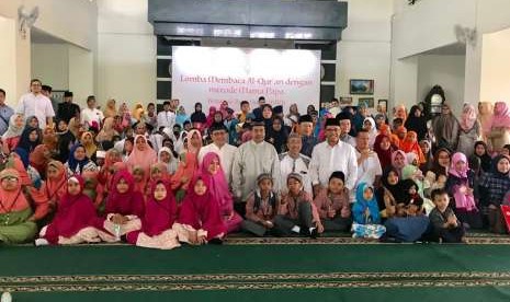 Ratusan siswa-siswi usia 4 hingga 12 tahun mengikuti lomba membaca Al-Quran, merupakan program Berantas Buta Quran (BBQ) yang diselenggarakan oleh Sinar Mas Land. Tangerang (14/10).