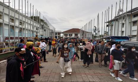 Ratusan warga mulai memadati kawasan Asia Afrika, Kota Bandung jelang malam pergantian tahun baru, Sabtu sore (31/12/2022). Taman Alun-Alun Bandung Ditutup Saat Malam Pergantian Tahun