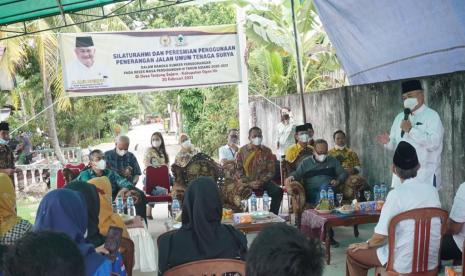 Ratusan warga yang berdomisili di desa Tanjung Sejaro, Kabupaten Ogan Ilir, akhirnya dapat menikmati Penerangan Jalan Umum Tenaga Surya (PJUTS). Bahkan saat ini, hampir setiap hari warga setempat semakin rajin dalam melaksanakan sholat Subuh berjamaah.