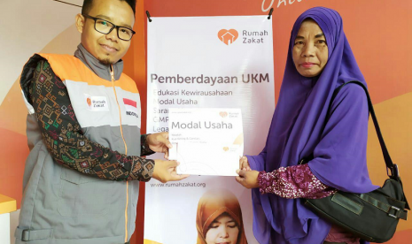     Raudah mendapat bantuan modal usaha dari Rumah Zakat.