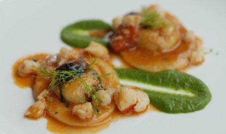 Ravioli isi lobster racikan Paolo Gionfriddo dari restoran Rosso Hotel Shangri-La Jakarta.