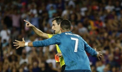 Reaksi Cristiano Ronaldo saat dikartu merah melawan Barcelona.