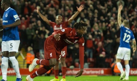 Reaksi Divock Origi setelah mencetak gol kemenangan Liverpool ke gawang Everton.