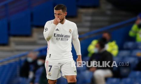 Reaksi Eden Hazard setelah Mason Mount dari Chelsea mencetak gol kedua timnya, dalam pertandingan sepak bola leg kedua semifinal Liga Champions antara Chelsea dan Real Madrid di Stamford Bridge di London, Kamis (6/5) dini hari WIB.