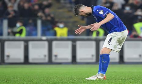 Reaksi Jorginho dari Italia setelah gagal mencetak gol dari titik penalti pada pertandingan Grup C Kualifikasi Piala Dunia 2022 Zona Eropa antara Italia dan Swiss di stadion Olimpico di Roma, Italia, 12 November 2021. 