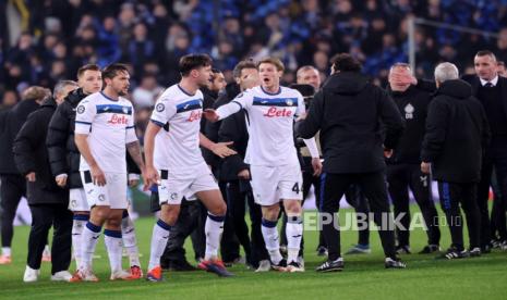 Reaksi kekecewaan beberapa pemain Atalanta setelah kalah dari Club Brugge lewat penalti injury time pada leg pertama playoff 16 besar Liga Champions.