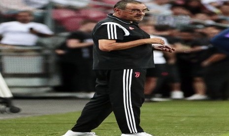 Reaksi Kepala Pelatih Juventus Maurizio Sarri dalam International Champions Cup (ICC) antara Juventus melawan Tottenham Hotspur, di National Stadium, Singapura, Ahad (21/7)