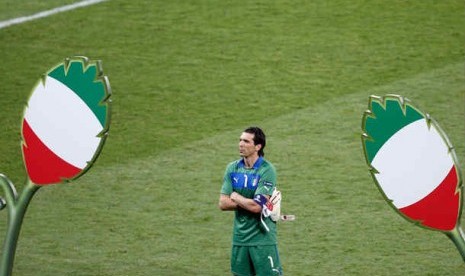 Reaksi Kiper Italia Gianluigi Buffon pascakekalahan timnya dari Spanyol di final Piala Eropa 2012, Senin (2/7) dinihari WIB. 