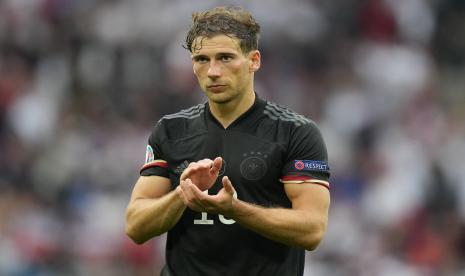 Reaksi Leon Goretzka dari Jerman setelah kalah dalam pertandingan sepak bola babak 16 besar UEFA EURO 2020 antara Inggris dan Jerman di London, Inggris, 29 Juni 2021.