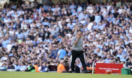 Reaksi Manajer Manchester City Pep Guardiola pada pertandingan sepak bola Liga Premier Inggris antara Manchester City dan Southampton FC yang berakhir imbang tanpa gol di Manchester, Inggris, 18 September 2021. 