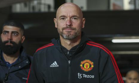 Pelatih Manchester United (MU), Erik ten Hag. MU secara tegas melarang empat jurnalis sepak bola untuk menghadiri sesi wawancara dengan pasukan Erik ten Hag, Selasa (5/12/2023).  