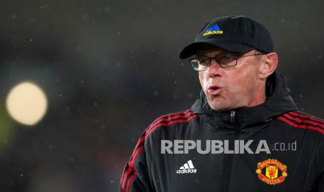 Pelatih sementara Manchester United Ralf Rangnick memberikan konfirmasi beberapa pemain yang bisa dan tak bisa memperkuat tim ketika melawan Southampton dalam pertandingan Liga Inggris, di Stadion Old Trafford.