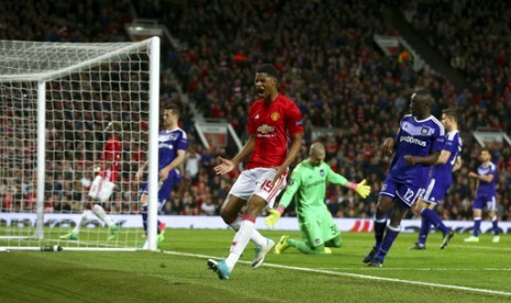 Reaksi Marcus Rashford dari Manchester United saat gagal mencetak gol ke gawang Anderlecht dalam seperempat final Liga Europa leg kedua di Manchester, Inggris, 20 April 2017.