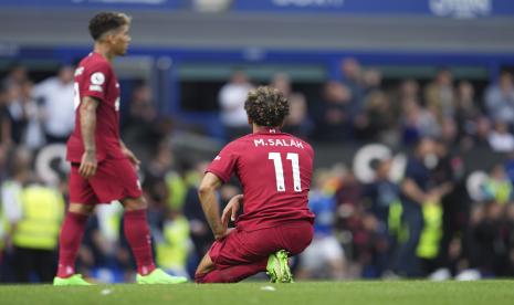  Reaksi Mohamed Salah dari Liverpool pada akhir pertandingan sepak bola Liga Inggris antara Everton dan Liverpool di Goodison Park, Liverpool, Inggris, Sabtu, 3 September 2022. 