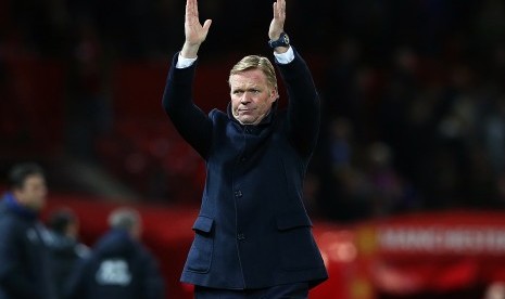 Reaksi pelatih Everton, Ronald Koeman seusai laga Liga Primer lawan Manchester United di Old Trafford, Rabu (5/4) dini hari WIB. Laga berakhir imbang 1-1.