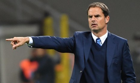 Reaksi pelatih Inter Milan, Frank de Boer pada laga Serie A lawan Torino di Giuseppe Meazza, Rabu (26/10). Inter menang 2-1