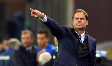 Reaksi pelatih Inter Milan, Frank de Boer pada laga Serie A lawan Sampdoria di Luigi Ferraris, Senin (31/10) dini hari WIB. Kekalahan pada laga ini membuat jabatan pelatihnya terancam.