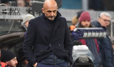 Reaksi pelatih Inter Milan, Luciano Spalletti pada laga Serie A lawan Genoa di Luigi Ferraris, Ahad (18/2) dini hari WIB. Inter kalah 0-2.