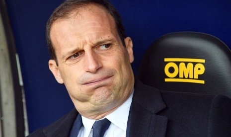 Reaksi Pelatih Juventus, Massimiliano Allegri pada laga Serie A lawan Sampdoria di Luigi Ferraris, Senin (20/3) dini hari WIB. Juve menang 1-0.