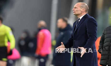 Reaksi pelatih kepala Juventus Massimiliano Allegri saat pertandingan sepak bola Serie A Italia antara Juventus FC dan Genoa FC di Turin, Italia, Senin (6/12) dini hari WIB.